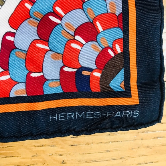Silk Scarf Hermès - Picture 3 of 4